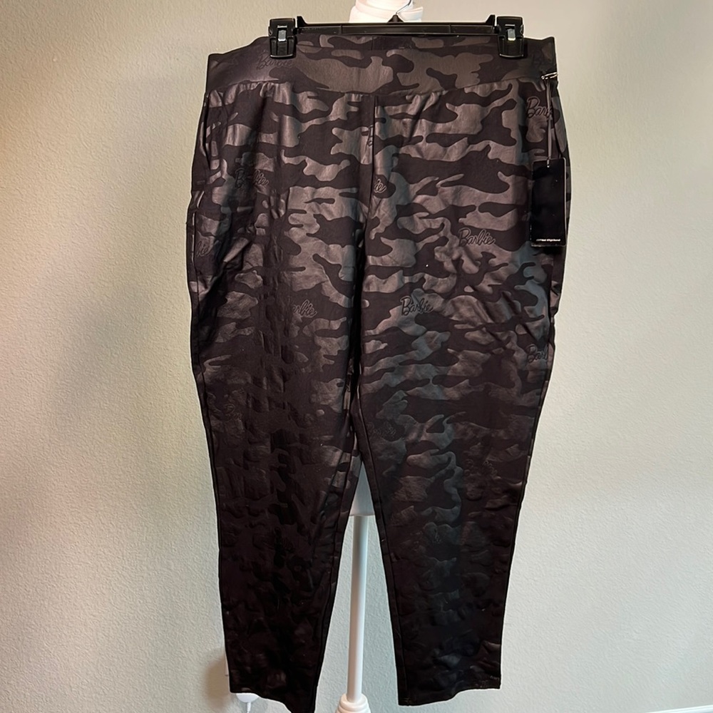 Torrid Barbie Black Camo Crop Legging Plus Size 2